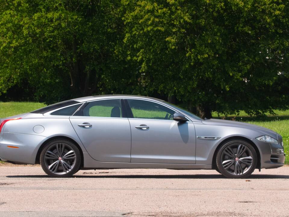 Immagine 3/37 di Jaguar XJ 5.0 (2011)