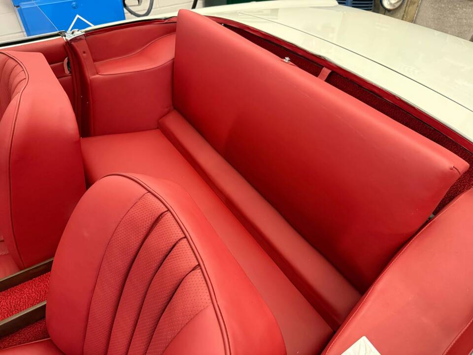 Image 13/22 of Mercedes-Benz 280 SL (1968)