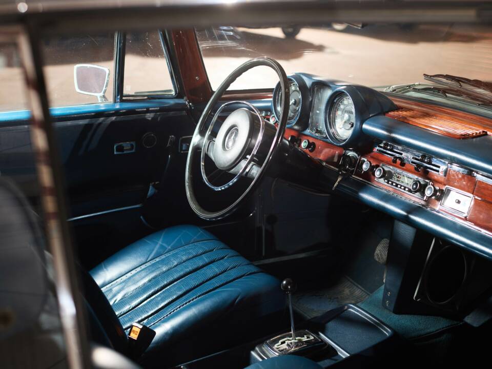 Image 32/91 of Mercedes-Benz 280 SE (1970)