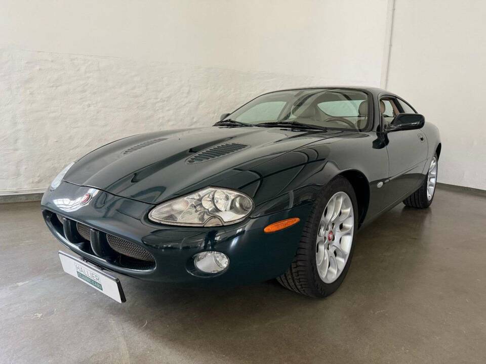 Image 1/26 of Jaguar XKR (2000)