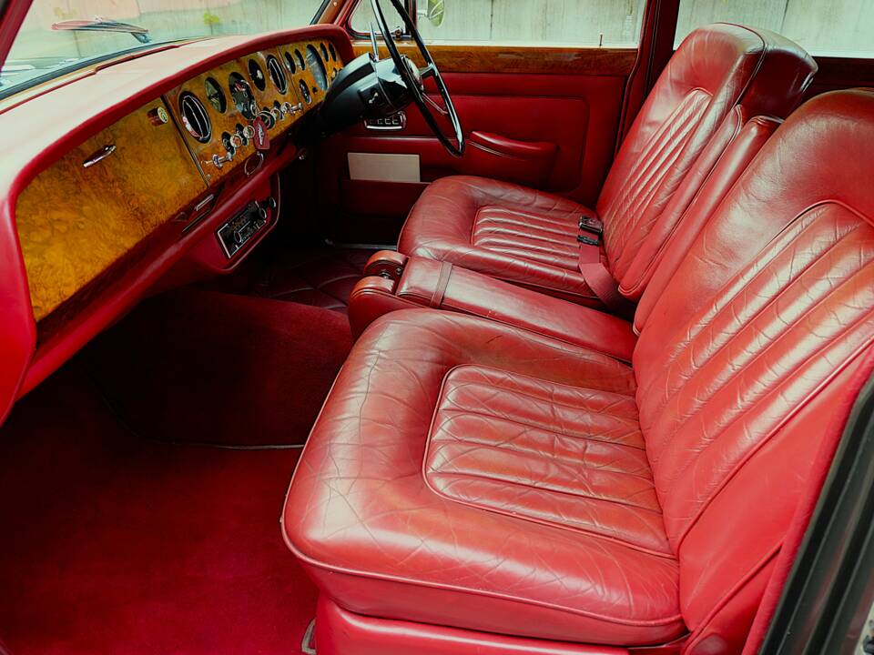 Image 33/48 of Bentley T 1 (1967)