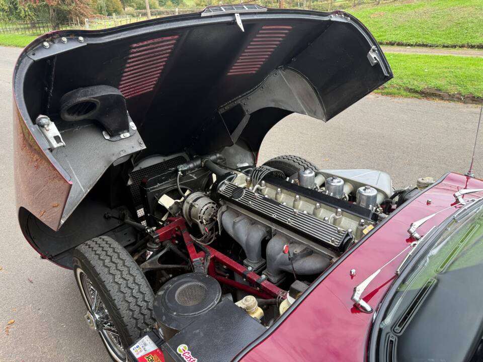 Immagine 19/29 di Jaguar E-Type (1970)
