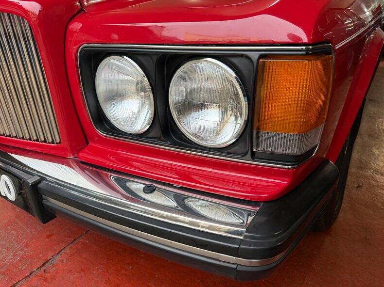 Image 33/50 of Bentley Turbo R (1988)