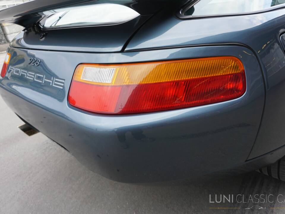 Immagine 25/46 di Porsche 928 S4 (1988)
