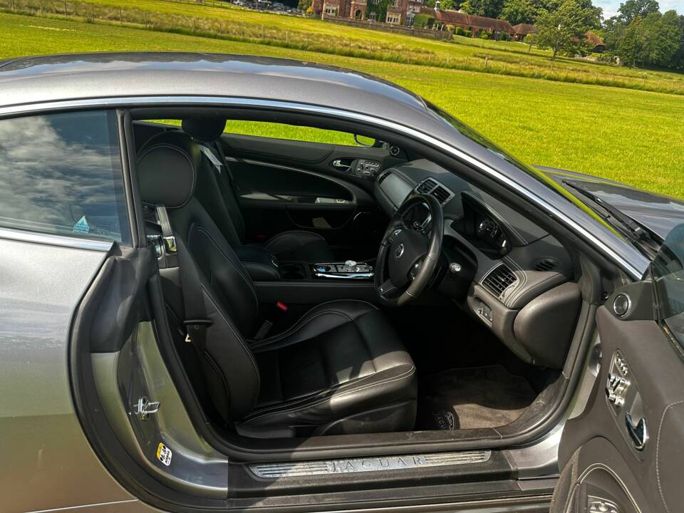 Image 18/46 of Jaguar XKR (2010)