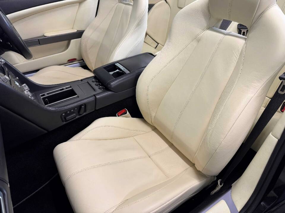 Bild 30/38 von Aston Martin DB 9 Volante (2008)