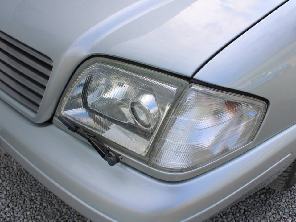 Image 15/50 of Mercedes-Benz SL 320 (2001)