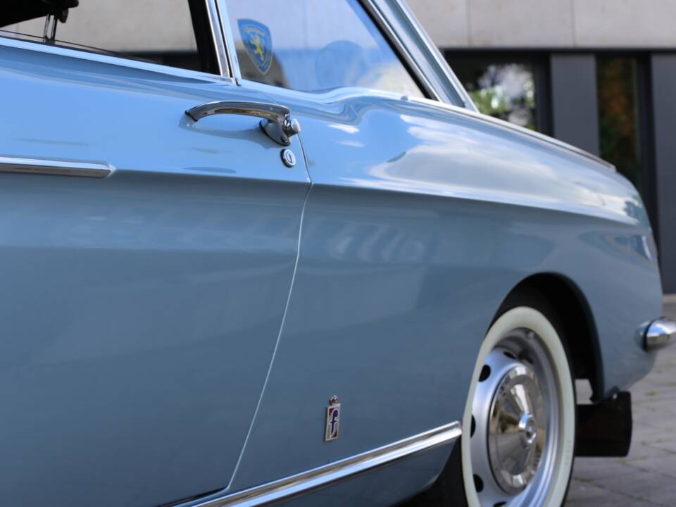 Image 15/56 of Peugeot 404 Coupé (1968)