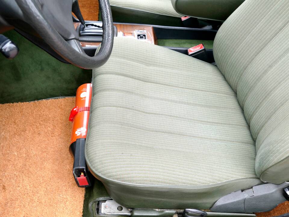 Image 14/22 of Mercedes-Benz 280 CE (1983)