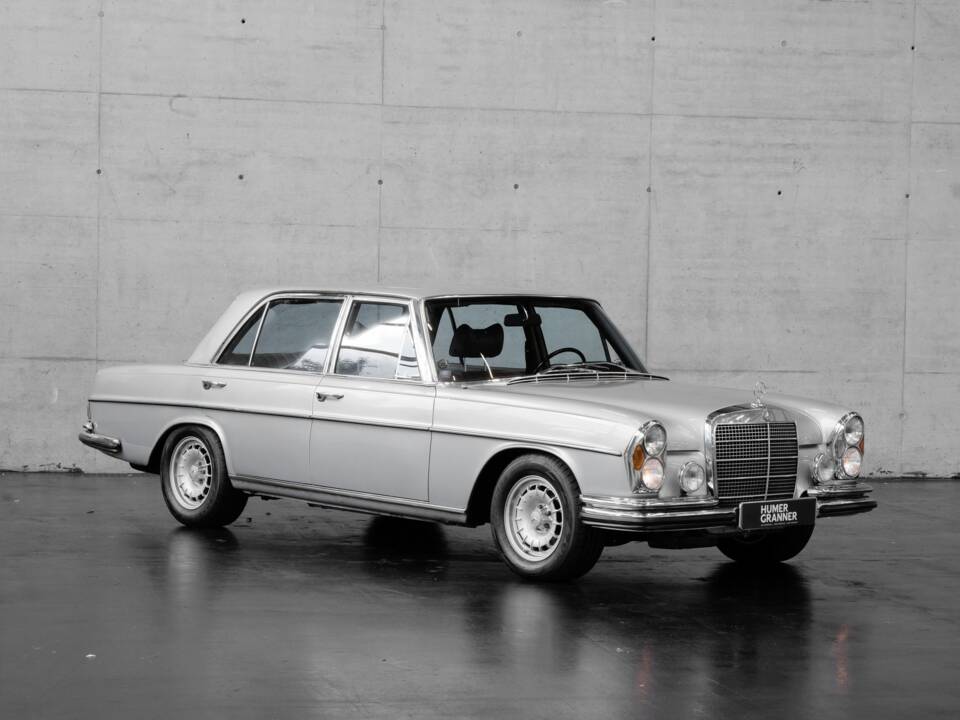 Immagine 7/50 di Mercedes-Benz 300 SEL 6.3 (1968)