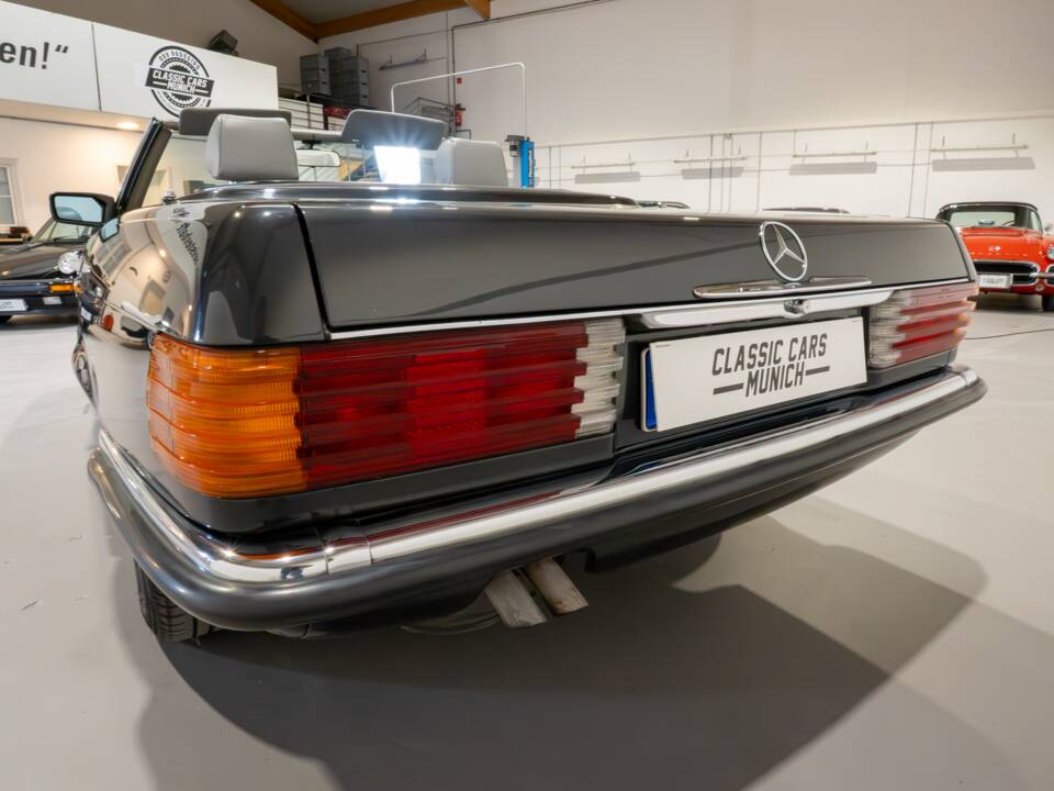 Image 25/32 of Mercedes-Benz 280 SL (1985)