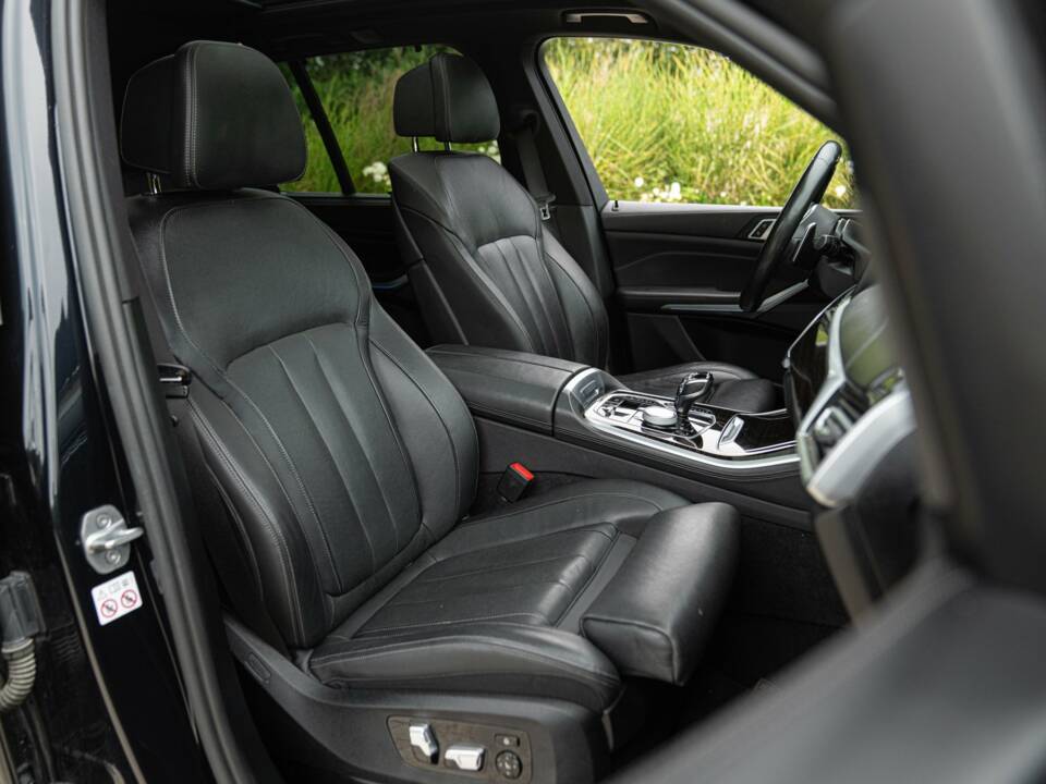 Bild 22/50 von BMW X5 M50d (2019)