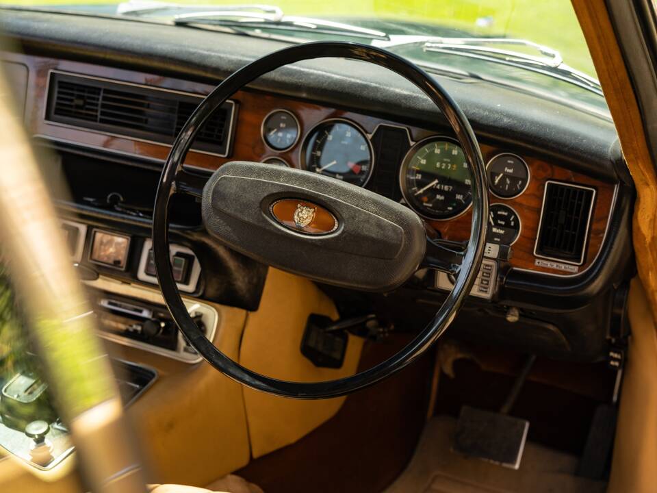 Bild 17/26 von Jaguar XJ 6 C 4.2 (1977)