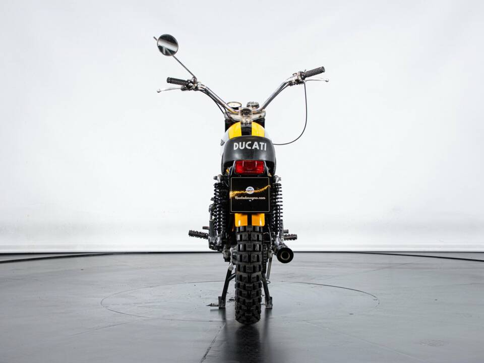 Immagine 7/50 di Ducati 250 Scrambler (1971)