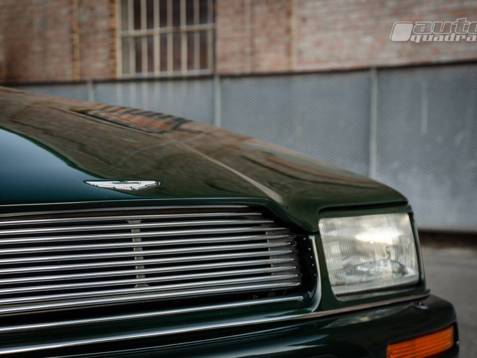 Immagine 7/17 di Aston Martin Virage Volante (1992)