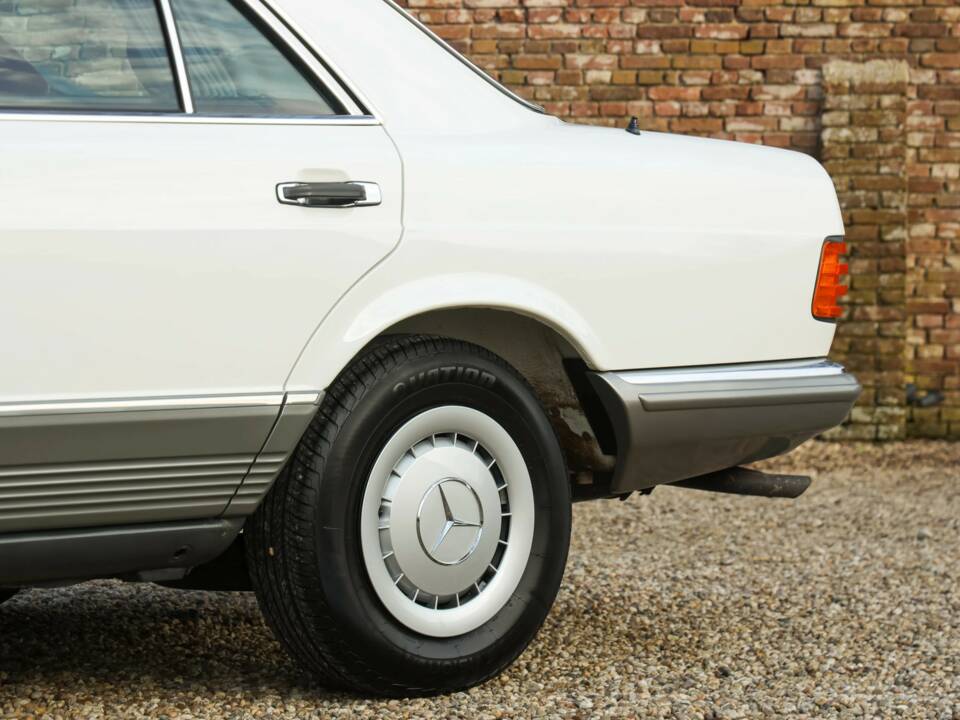 Image 32/50 de Mercedes-Benz 280 S (1988)