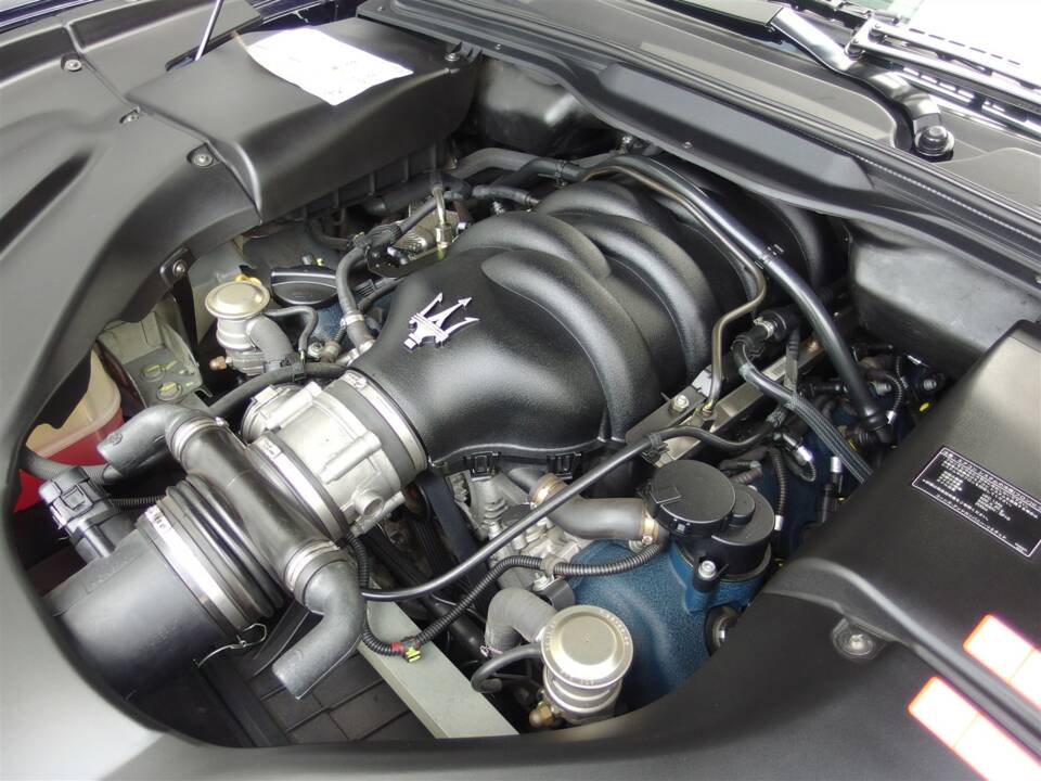 Image 80/99 of Maserati GranTurismo 4.2 (2008)