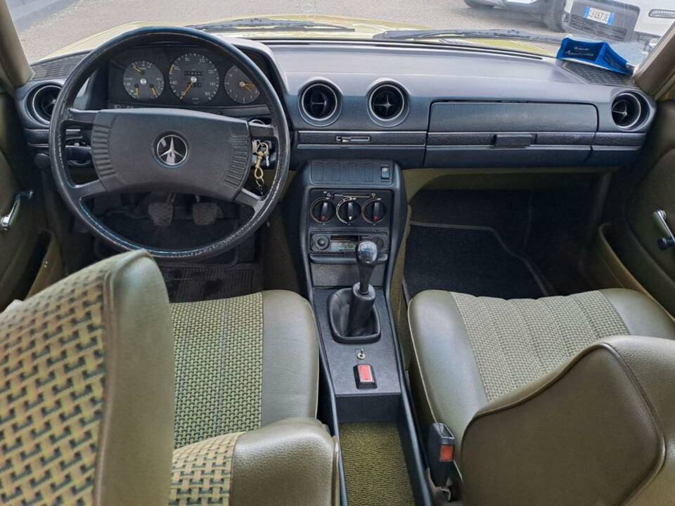 Bild 9/49 von Mercedes-Benz 200 (1979)