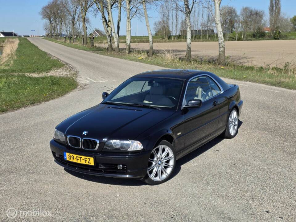 Image 3/38 of BMW 323Ci (2000)