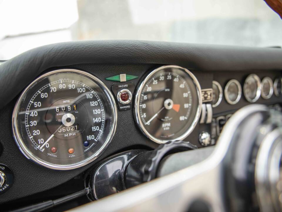 Immagine 66/88 di Jaguar E-Type (2+2) (1968)