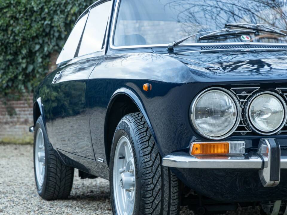 Image 48/50 of Alfa Romeo Giulia GT 1300 Junior (1971)