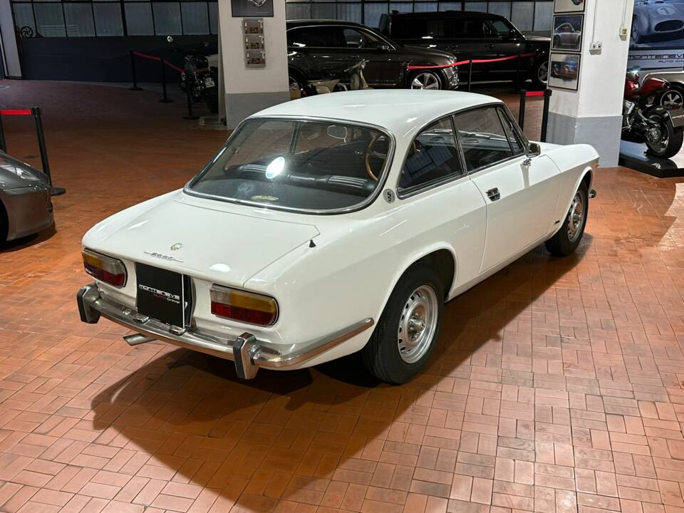 Imagen 4/22 de Alfa Romeo 2000 GT Veloce (1971)