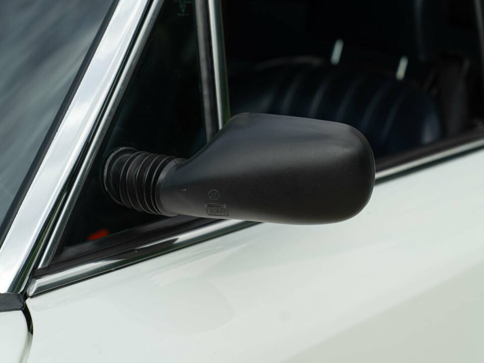Image 20/50 of FIAT Spider 2000 Pininfarina 50th Anniversary Edition (1981)