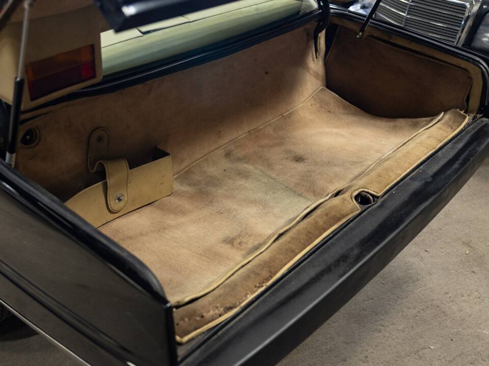 Image 16/44 de Aston Martin Lagonda (1981)