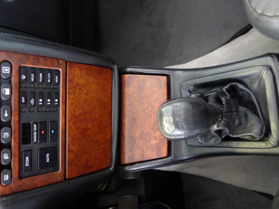 Immagine 15/33 di Lancia Thema 8.32 (1989)