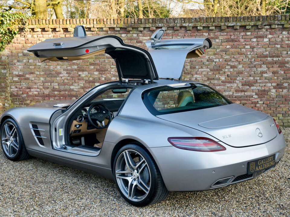 Imagen 46/50 de Mercedes-Benz SLS AMG (2011)