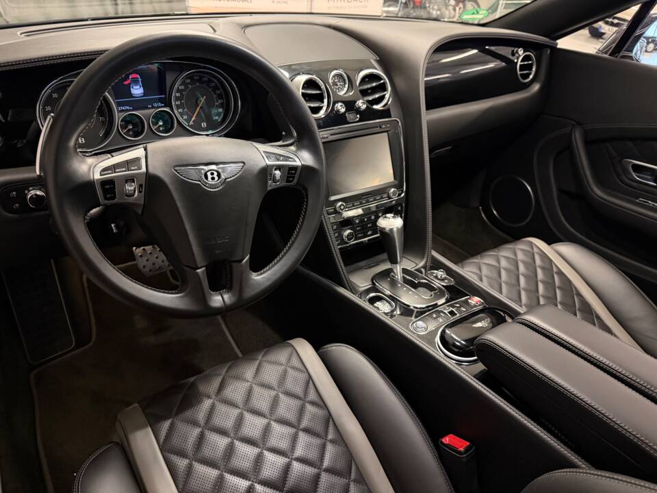 Image 19/22 of Bentley Continental GTC V8 S (2017)