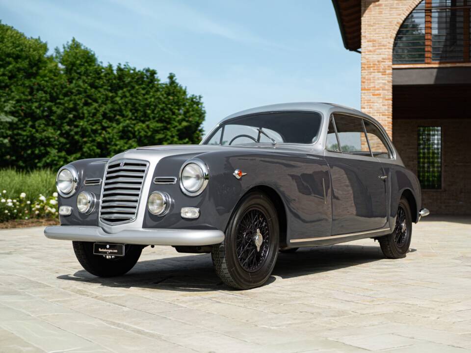 Image 2/50 of Lancia Augusta Ghia (1935)