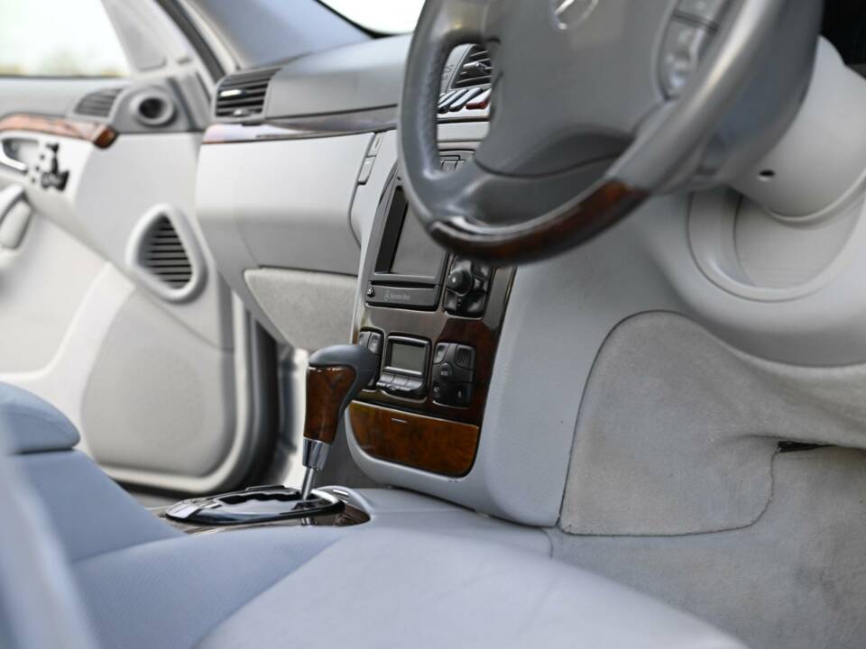 Image 44/50 de Mercedes-Benz S 500 L (2001)