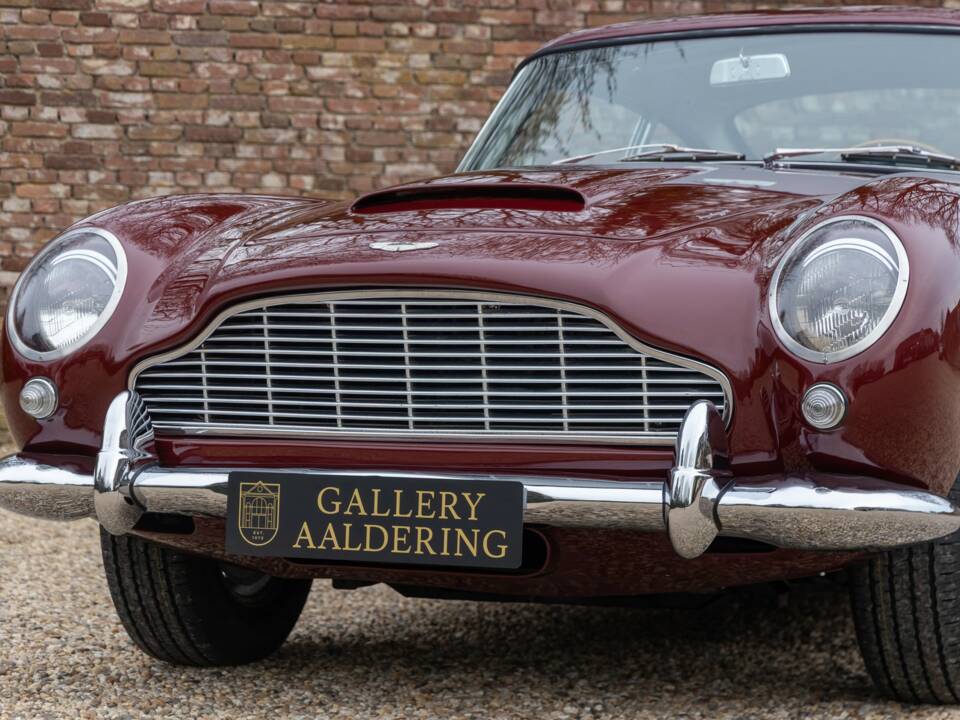 Image 35/50 de Aston Martin DB 5 Vantage (1965)