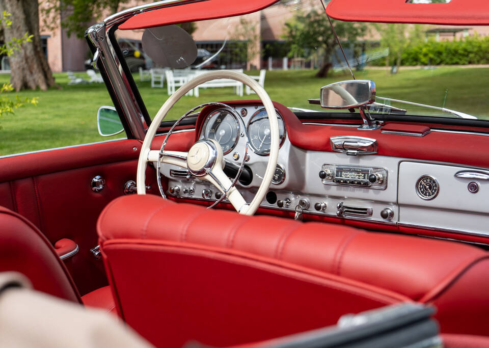 Afbeelding 25/30 van Mercedes-Benz 190 SL (1961)