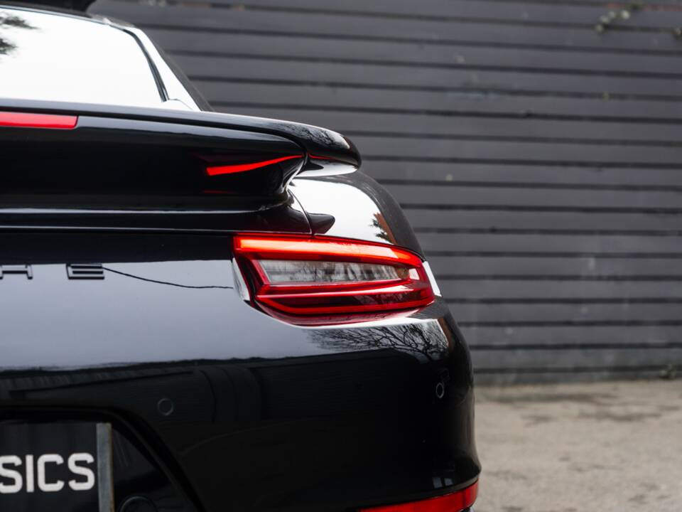 Bild 12/52 von Porsche 911 Turbo S (2017)