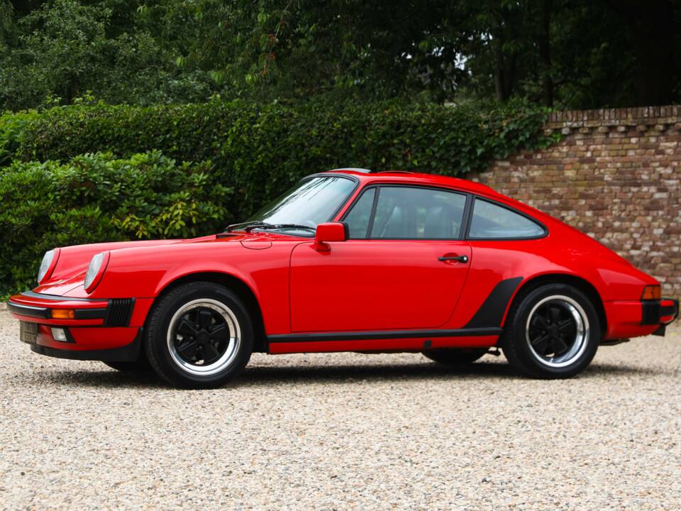 Image 18/50 of Porsche 911 Carrera 3.2 (1988)
