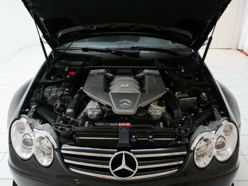 Imagen 10/16 de Mercedes-Benz CLK 63 AMG Black Series (2008)