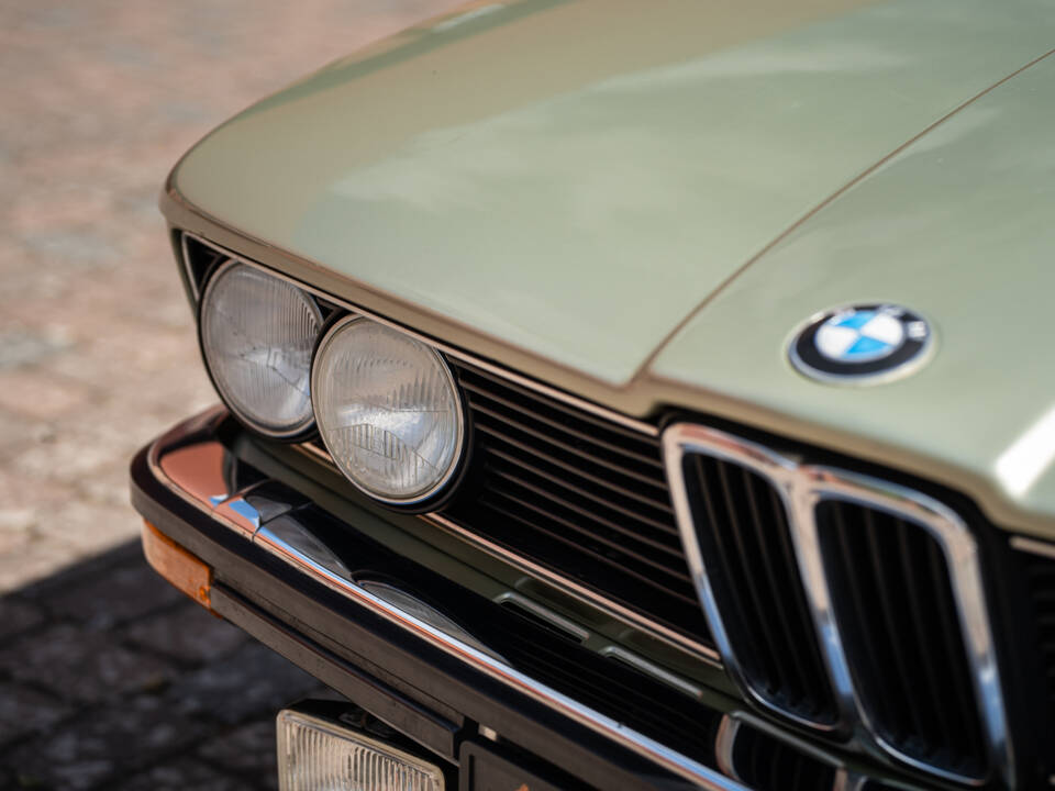 Image 4/46 of BMW 525 (1978)