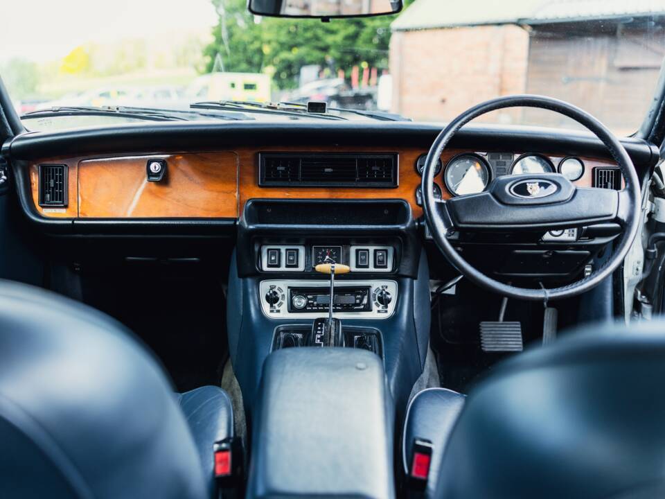 Imagen 29/50 de Jaguar XJ 6 4.2 (1982)