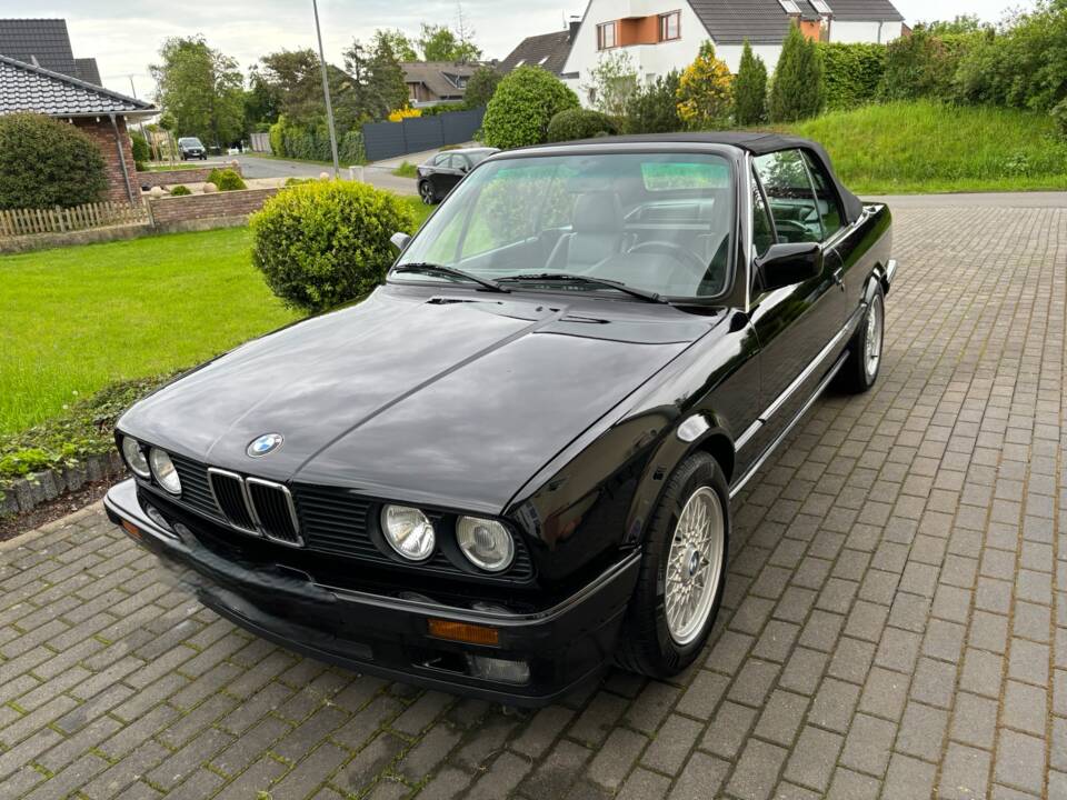 Image 25/40 of BMW 320i (1992)