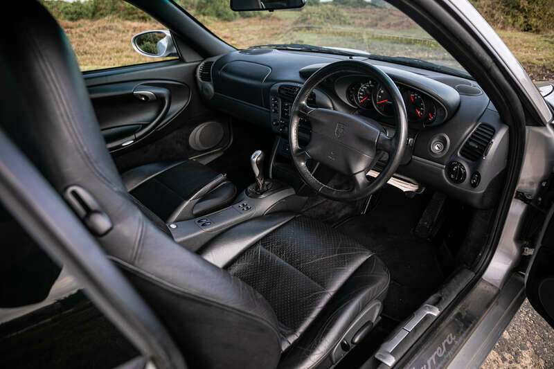 Image 2/39 of Porsche 911 Carrera (1998)