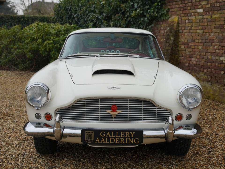 Image 40/50 de Aston Martin DB 4 (1961)