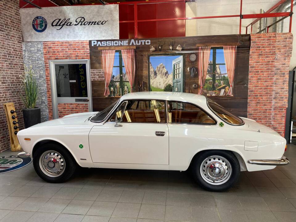 Afbeelding 4/30 van Alfa Romeo Giulia 1600 Sprint GT Veloce (1966)