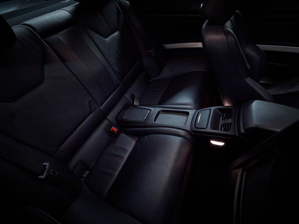 Image 76/100 of BMW M3 (2006)