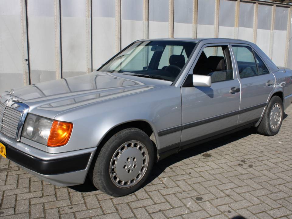 Afbeelding 1/11 van Mercedes-Benz 300 D (1986)