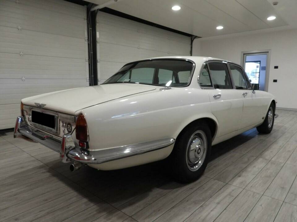 Bild 2/10 von Jaguar XJ 6 4.2 (1971)