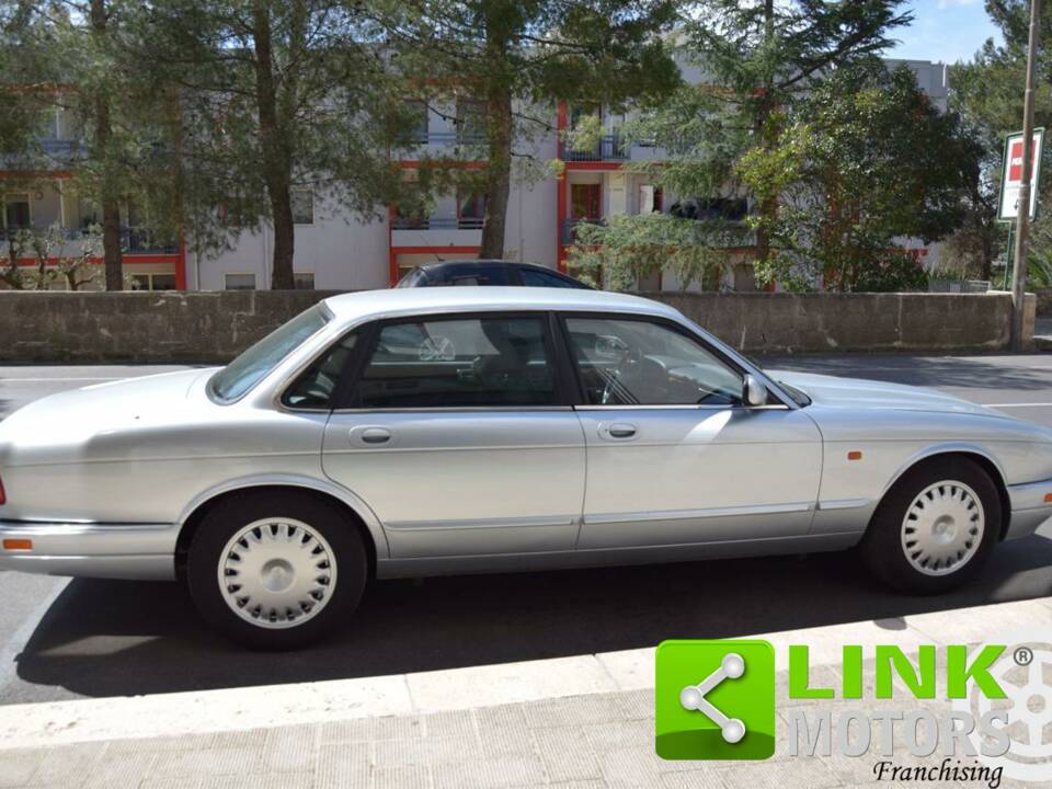 Image 7/10 of Jaguar XJ6 3.2 (1995)