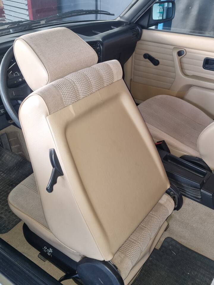 Immagine 15/21 di BMW 318i (1989)