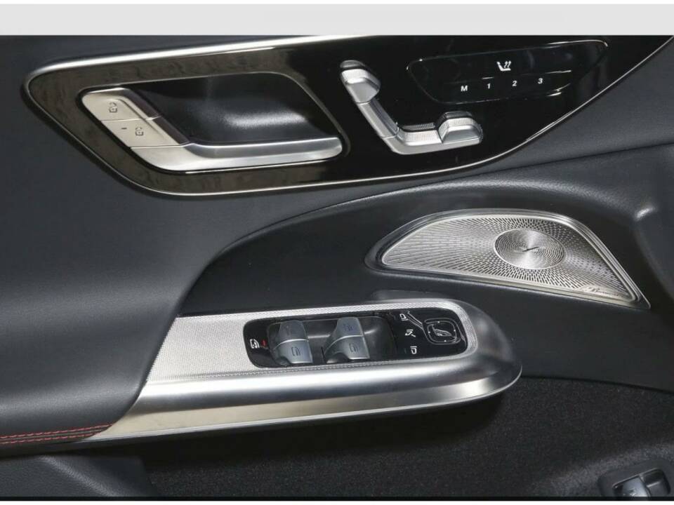 Image 8/9 of Mercedes-Benz E 53 AMG Hybrid 4MATIC T (2025)
